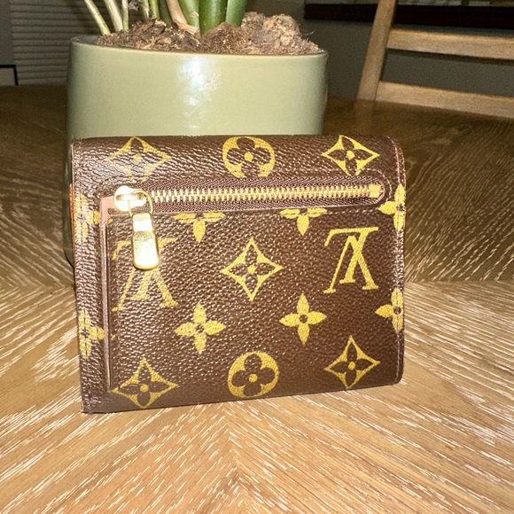 Louis Vuitton Monogramed Joey Wallet - Picture 5 of 9